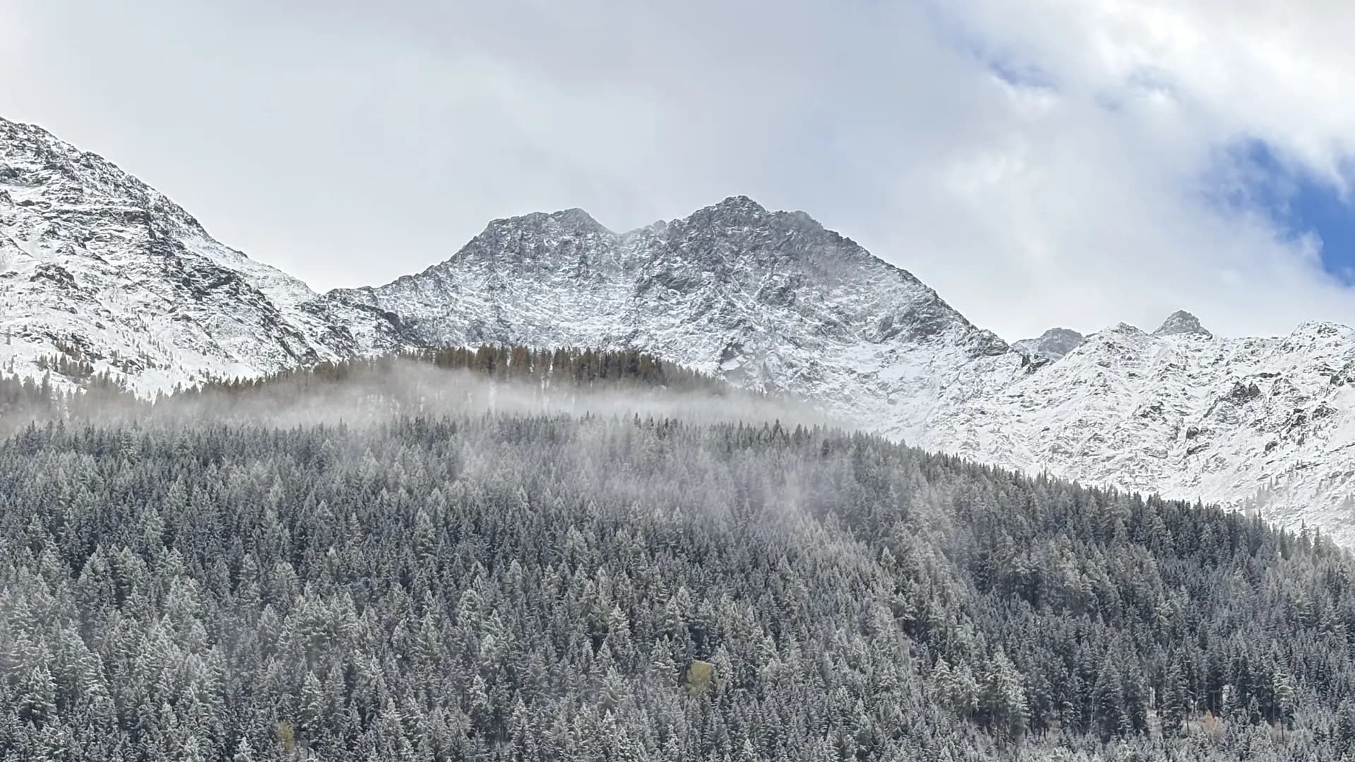 Snow-covered peaks above the forest near Schnann